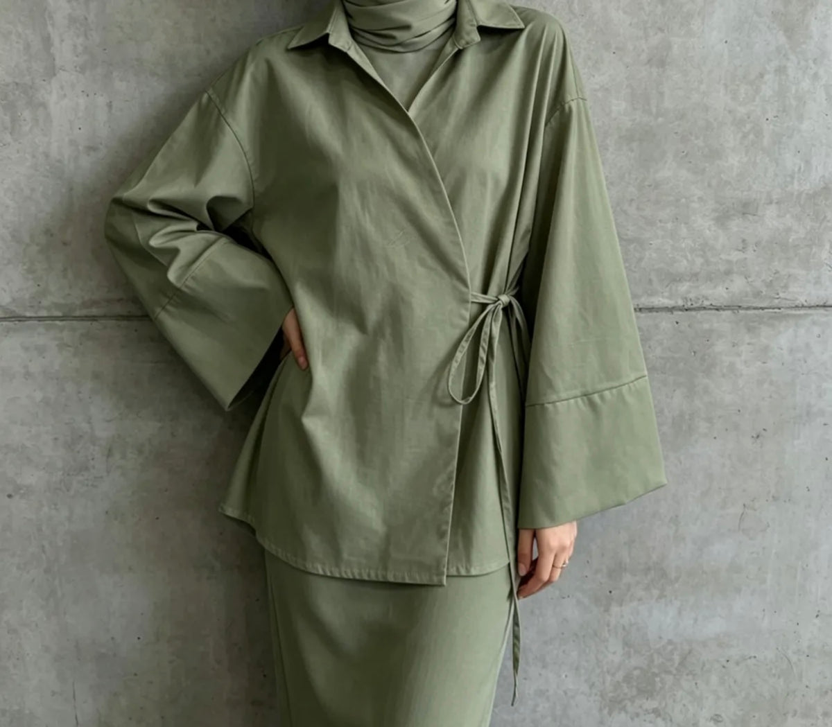 Oversize Bluse mit Bindegürtel