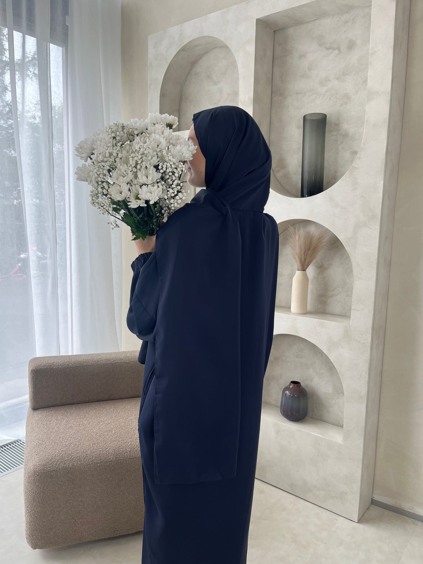 ABAYA MIT INTEGRIERTEM HIJAB