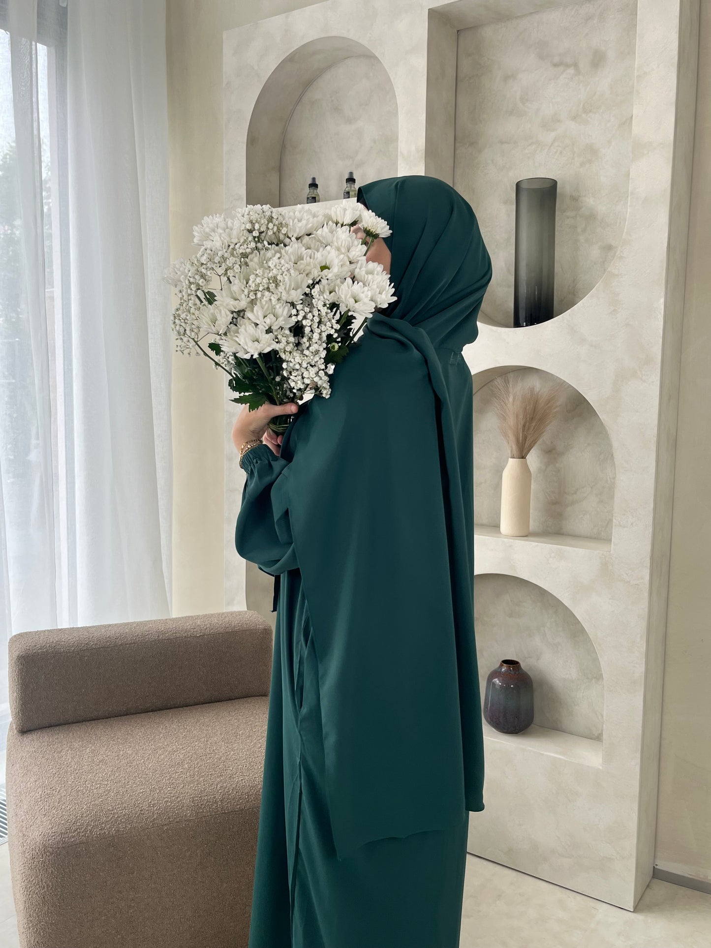 ABAYA MIT INTEGRIERTEM HIJAB