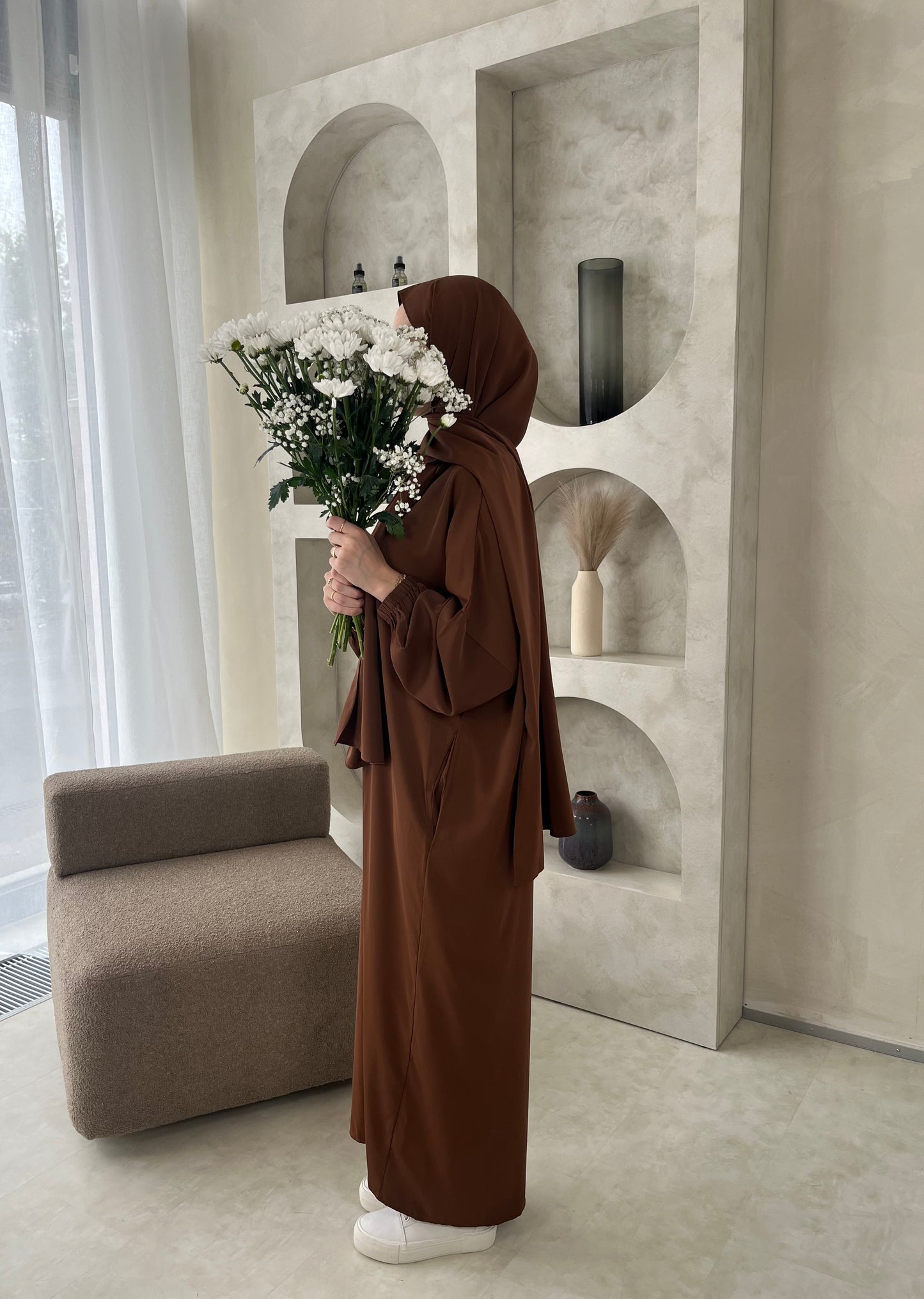 ABAYA MIT INTEGRIERTEM HIJAB